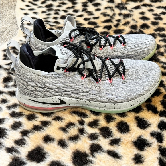 nike lebron 15 low cool grey